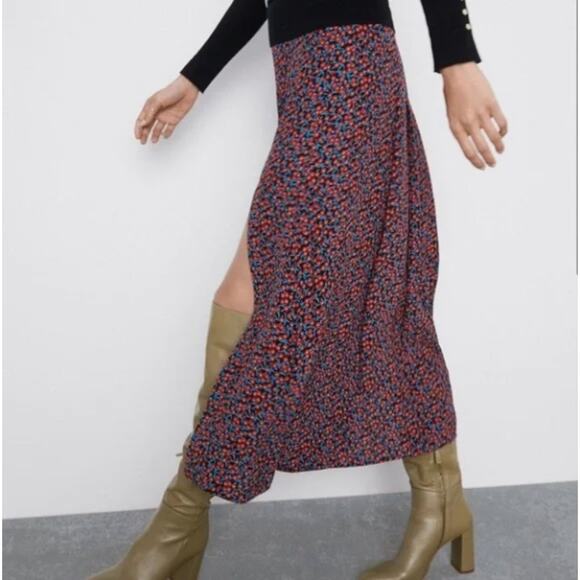 Zara Red Floral Print Midi Skirt Size Medium Double Slit Summer Festival NWOT - Picture 1 of 9